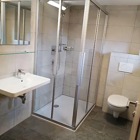 Leonards Aparts קאפל